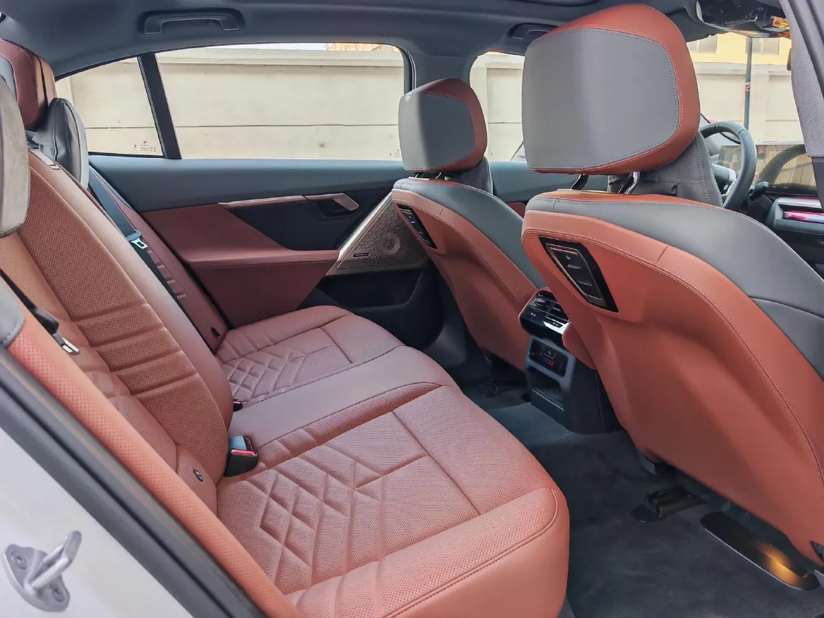 2025 BMW i5 BEV 96.96KWH,autocango,china used car exporter,china ev exporter,chinese used car exporter,chinese used ev exporter