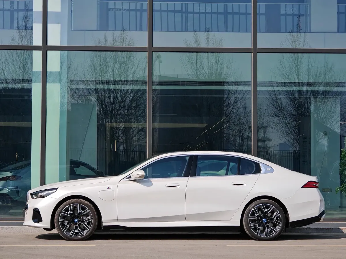 2025 BMW i5 BEV 96.96KWH,autocango,china used car exporter,china ev exporter,chinese used car exporter,chinese used ev exporter