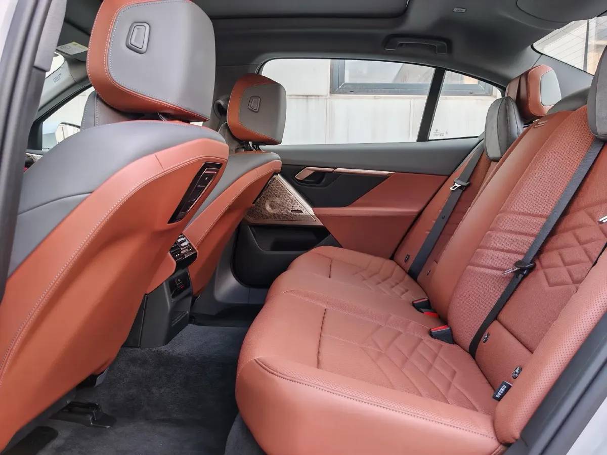 2025 BMW i5 BEV 96.96KWH,autocango,china used car exporter,china ev exporter,chinese used car exporter,chinese used ev exporter