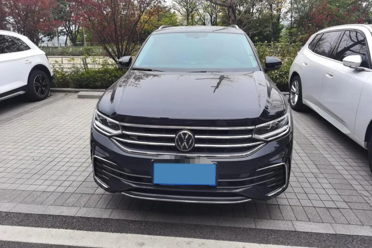2024 Volkswagen Tiguan L 2.0T 186HP L4 7DCT,autocango,china used car exporter,china ev exporter,chinese used car exporter,chinese used ev exporter
