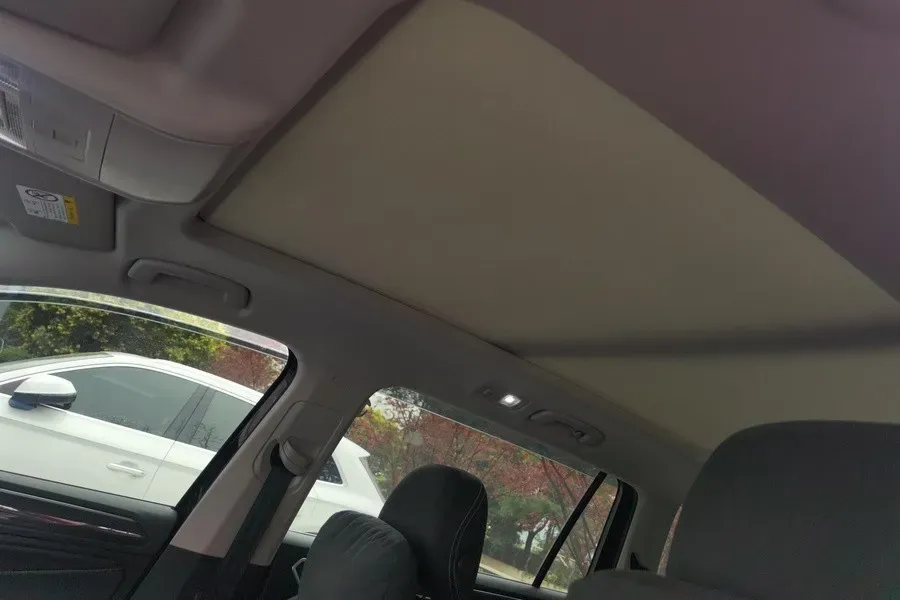 2024 Volkswagen Tiguan L 2.0T 186HP L4 7DCT,autocango,china used car exporter,china ev exporter,chinese used car exporter,chinese used ev exporter