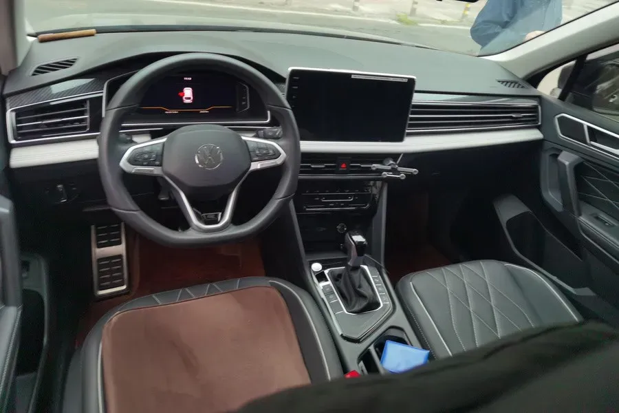 2024 Volkswagen Tiguan L 2.0T 186HP L4 7DCT,autocango,china used car exporter,china ev exporter,chinese used car exporter,chinese used ev exporter