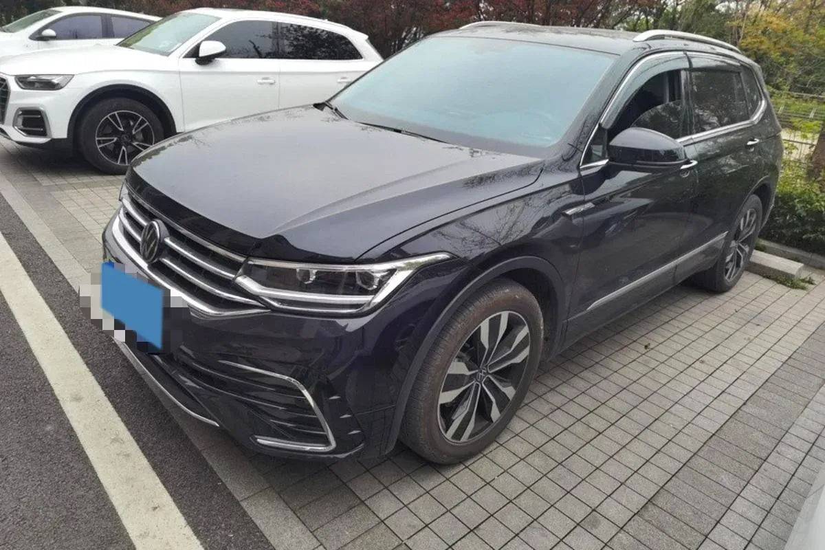 2024 Volkswagen Tiguan L 2.0T 186HP L4 7DCT,autocango,china used car exporter,china ev exporter,chinese used car exporter,chinese used ev exporter