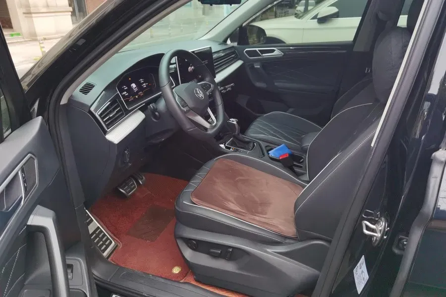 2024 Volkswagen Tiguan L 2.0T 186HP L4 7DCT,autocango,china used car exporter,china ev exporter,chinese used car exporter,chinese used ev exporter