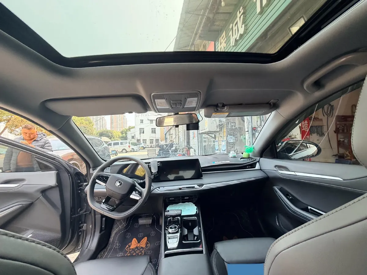 2023 ChangAn Raeton Plus 1.5T 188HP L4 7DCT,autocango,china used car exporter,china ev exporter,chinese used car exporter,chinese used ev exporter