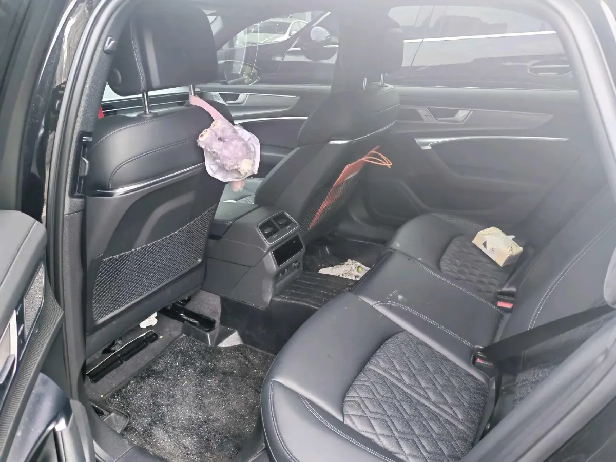 2025 Audi A6L 2.0T 245HP L4 7DCT,autocango,china used car exporter,china ev exporter,chinese used car exporter,chinese used ev exporter