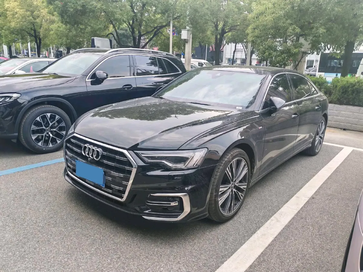 2025 Audi A6L 2.0T 245HP L4 7DCT,autocango,china used car exporter,china ev exporter,chinese used car exporter,chinese used ev exporter