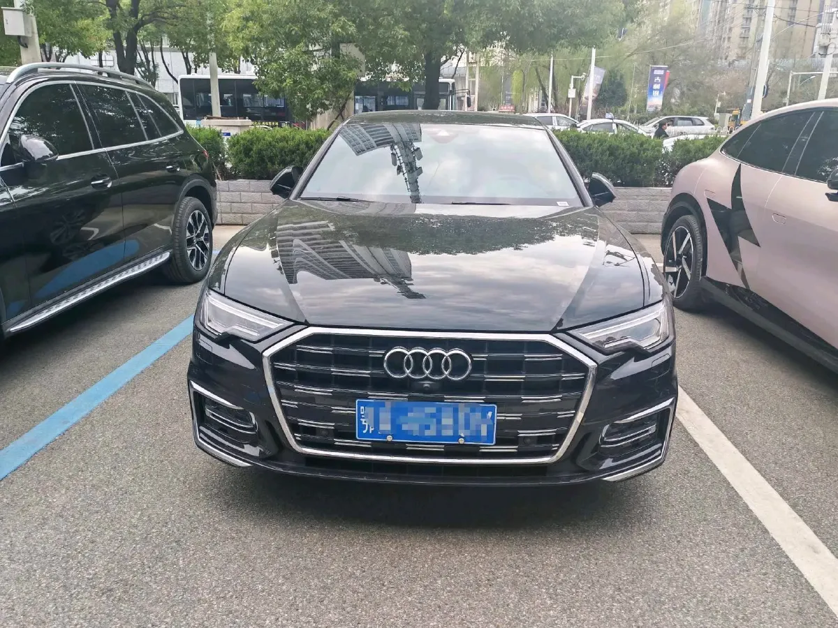 2025 Audi A6L 2.0T 245HP L4 7DCT,autocango,china used car exporter,china ev exporter,chinese used car exporter,chinese used ev exporter