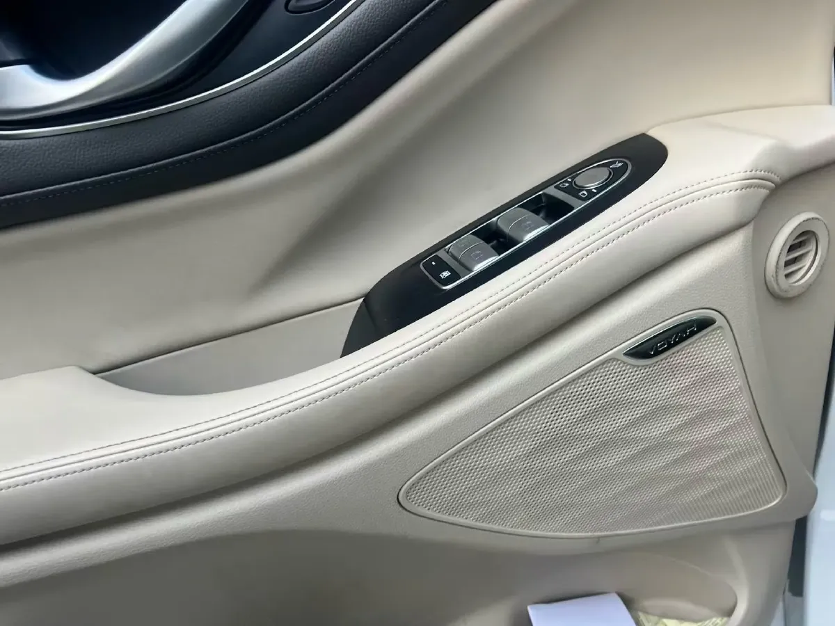 2022 Voyah Dream BEV 82KWH,autocango,china used car exporter,china ev exporter,chinese used car exporter,chinese used ev exporter