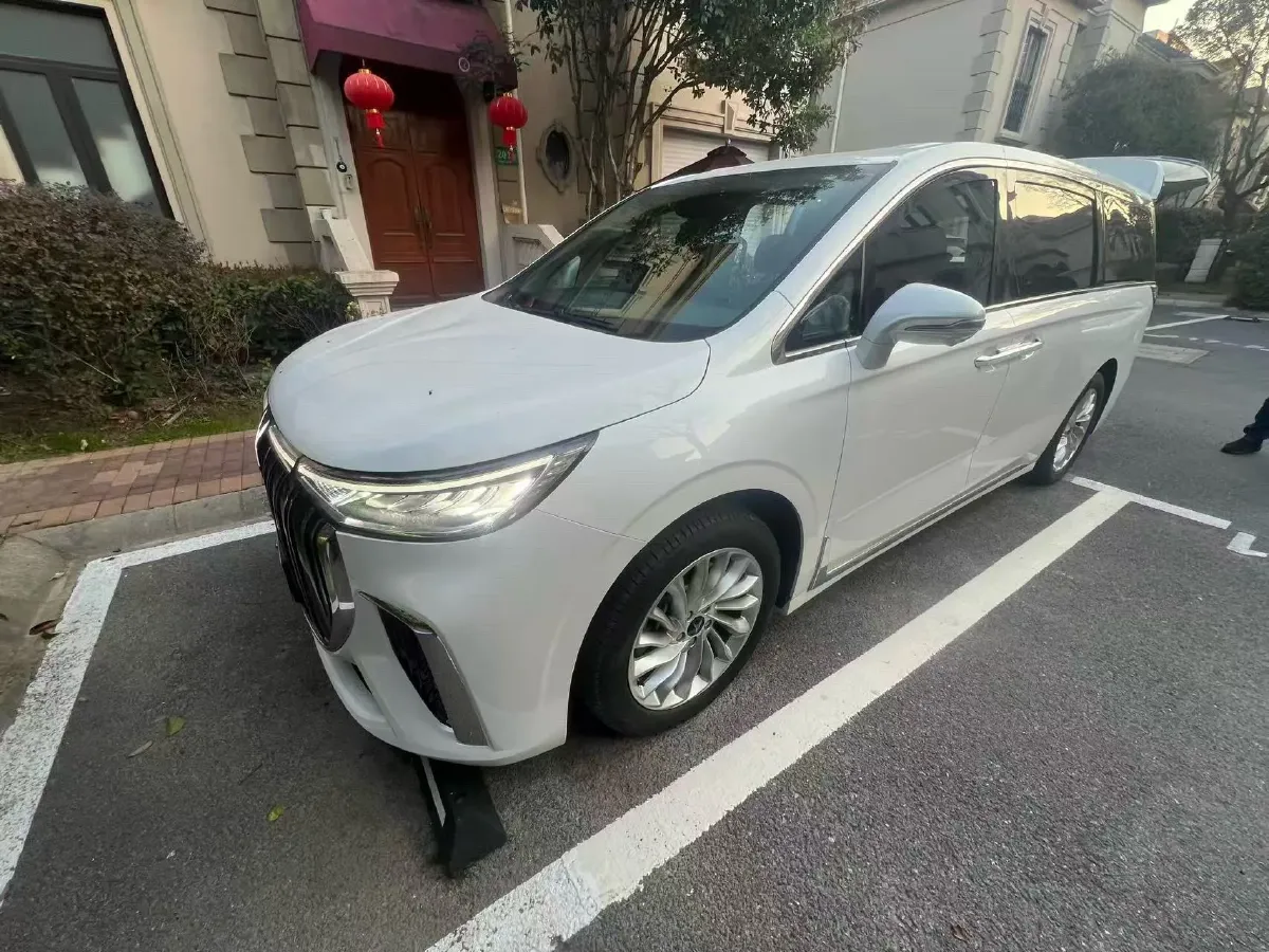 2022 Voyah Dream BEV 82KWH,autocango,china used car exporter,china ev exporter,chinese used car exporter,chinese used ev exporter