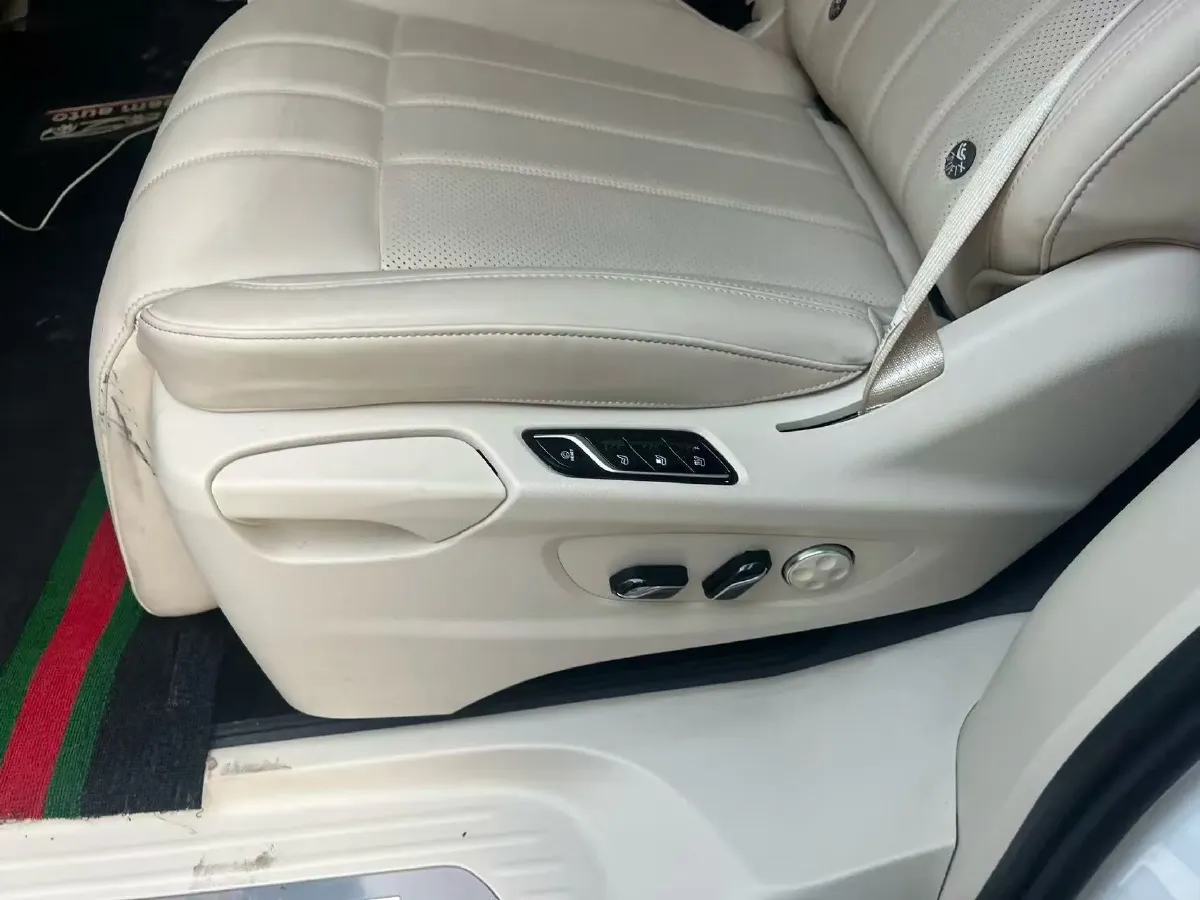 2022 Voyah Dream BEV 82KWH,autocango,china used car exporter,china ev exporter,chinese used car exporter,chinese used ev exporter