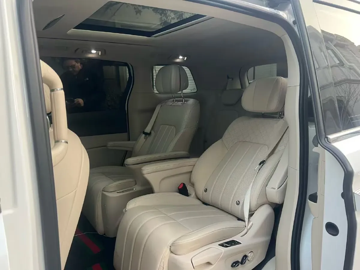 2022 Voyah Dream BEV 82KWH,autocango,china used car exporter,china ev exporter,chinese used car exporter,chinese used ev exporter