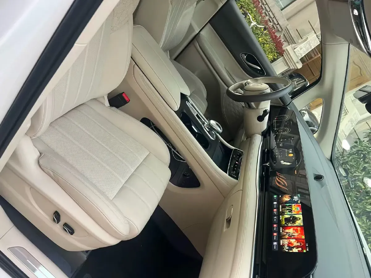 2022 Voyah Dream BEV 82KWH,autocango,china used car exporter,china ev exporter,chinese used car exporter,chinese used ev exporter