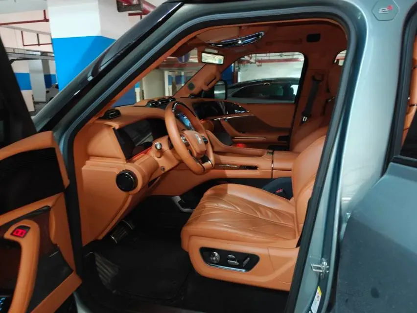 2023 YangWang U8 2.0T 272HP L4 REEV 49.05KWH,autocango,china used car exporter,china ev exporter,chinese used car exporter,chinese used ev exporter