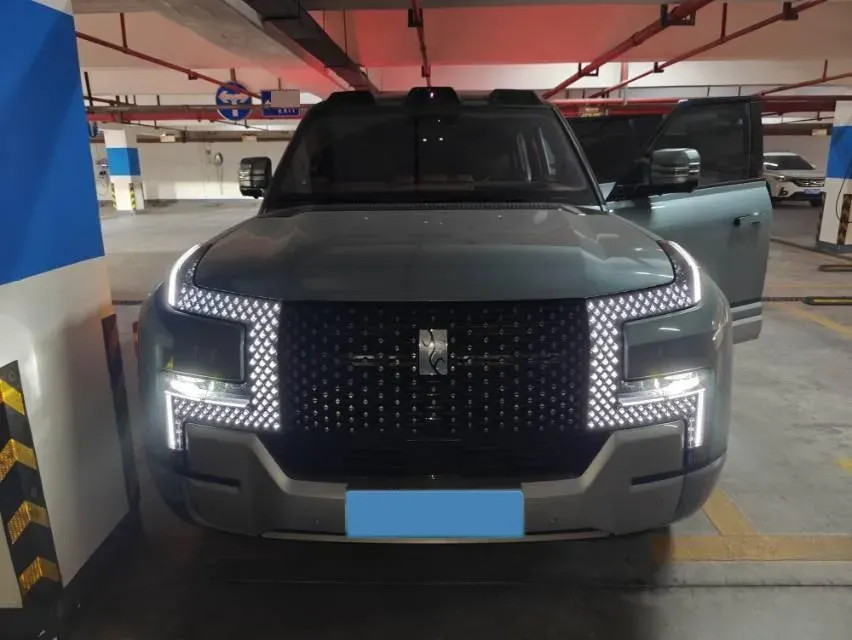 2023 YangWang U8 2.0T 272HP L4 REEV 49.05KWH,autocango,china used car exporter,china ev exporter,chinese used car exporter,chinese used ev exporter