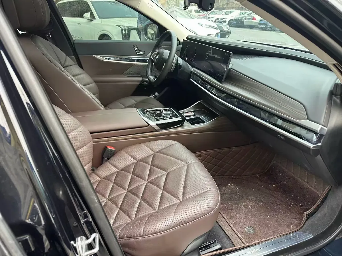 2023 BMW 7 Series 3.0T 272HP L6 8AT,autocango,china used car exporter,china ev exporter,chinese used car exporter,chinese used ev exporter