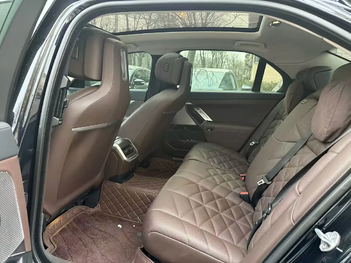 2023 BMW 7 Series 3.0T 272HP L6 8AT,autocango,china used car exporter,china ev exporter,chinese used car exporter,chinese used ev exporter