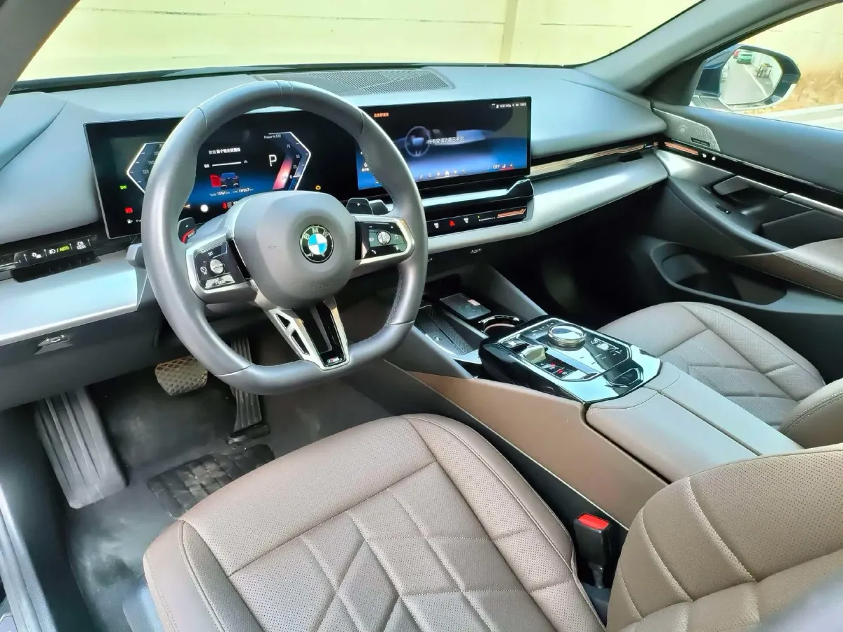 2024 BMW 5 Series 2.0T 190HP L4 8AT,autocango,china used car exporter,china ev exporter,chinese used car exporter,chinese used ev exporter