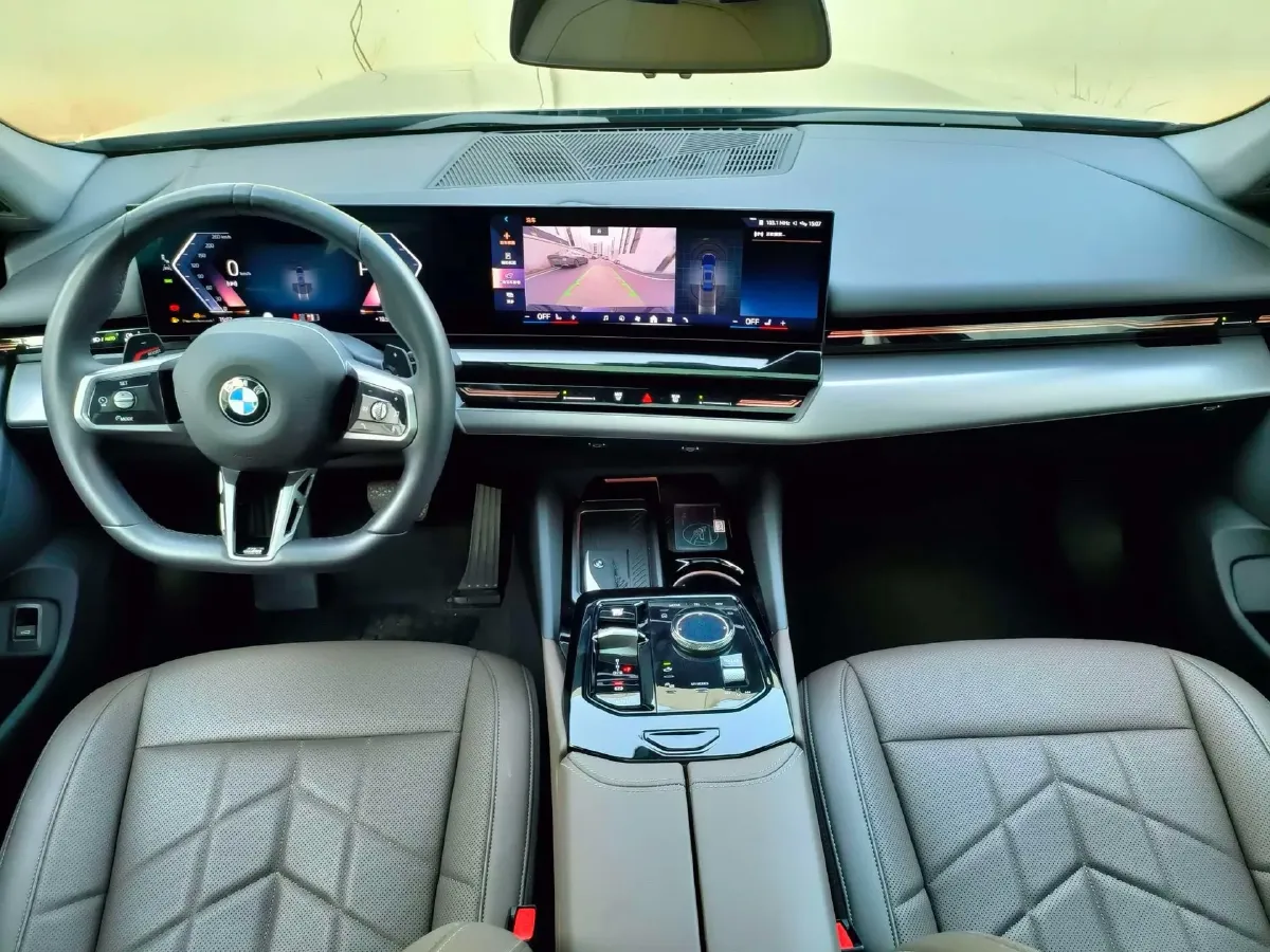 2024 BMW 5 Series 2.0T 190HP L4 8AT,autocango,china used car exporter,china ev exporter,chinese used car exporter,chinese used ev exporter