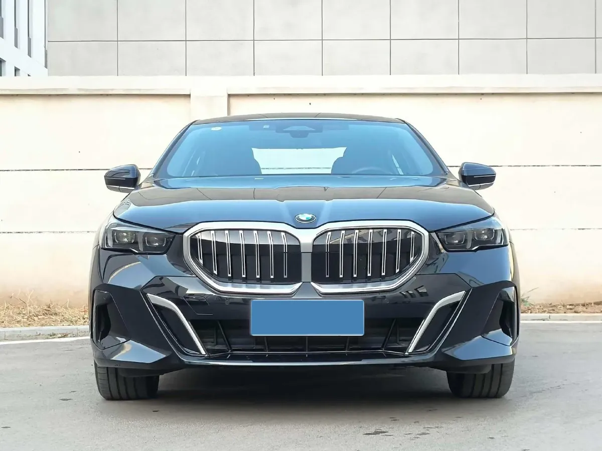2024 BMW 5 Series 2.0T 190HP L4 8AT,autocango,china used car exporter,china ev exporter,chinese used car exporter,chinese used ev exporter
