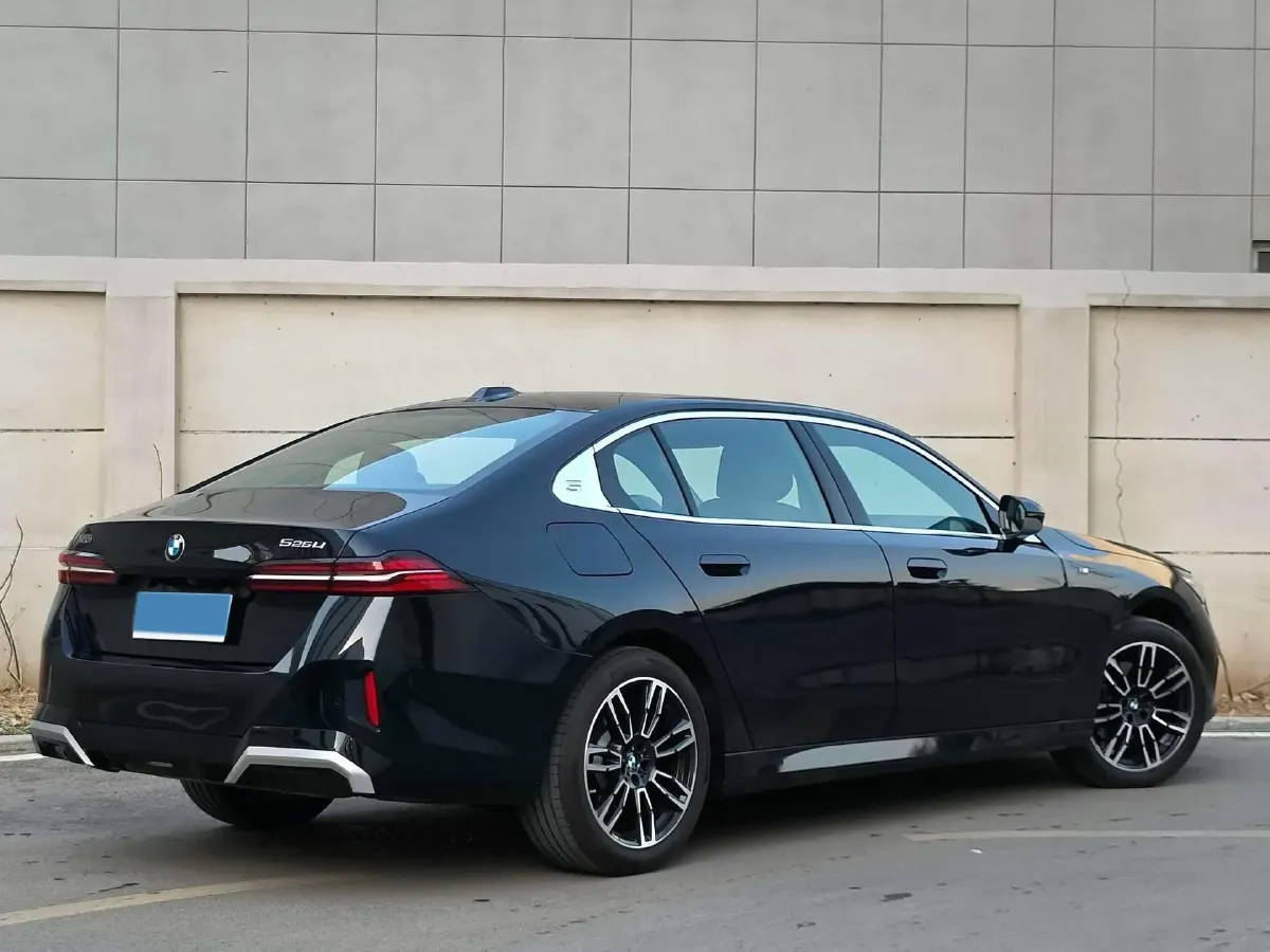 2024 BMW 5 Series 2.0T 190HP L4 8AT,autocango,china used car exporter,china ev exporter,chinese used car exporter,chinese used ev exporter