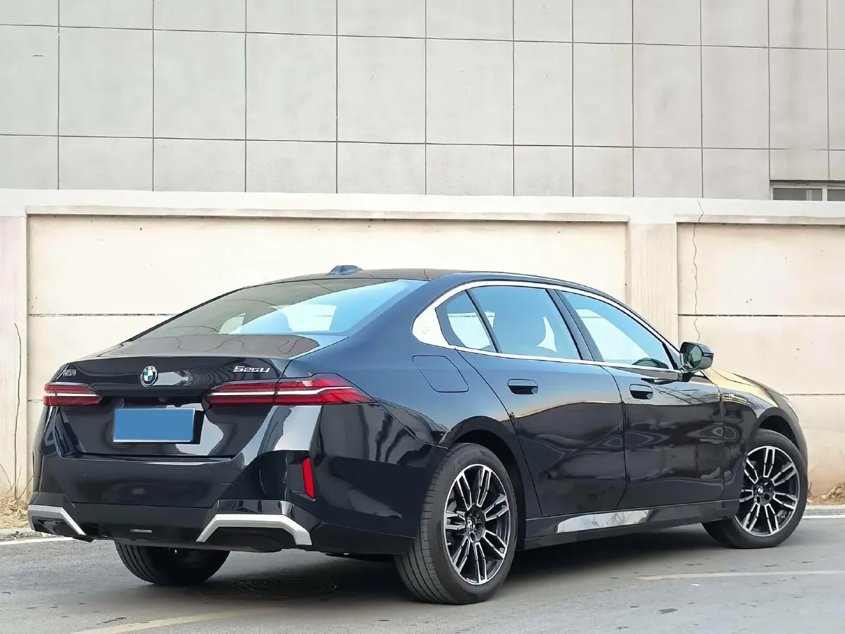 2024 BMW 5 Series 2.0T 190HP L4 8AT,autocango,china used car exporter,china ev exporter,chinese used car exporter,chinese used ev exporter
