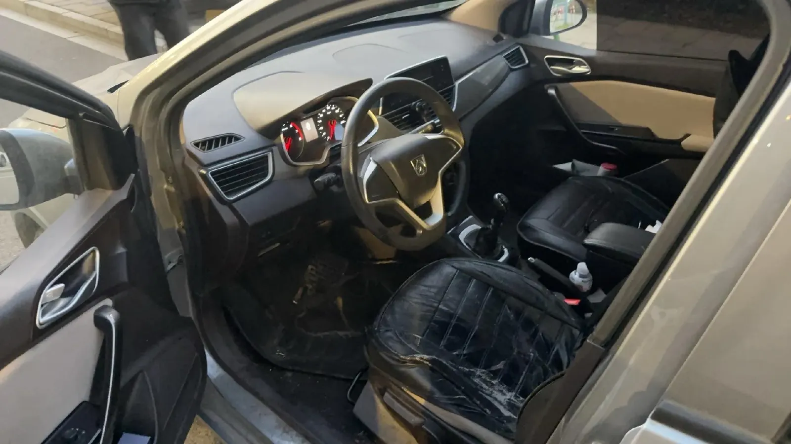 2019 JinBei XinYuan T32S 1.5L 102HP L4 5MT,autocango,china used car exporter,china ev exporter,chinese used car exporter,chinese used ev exporter