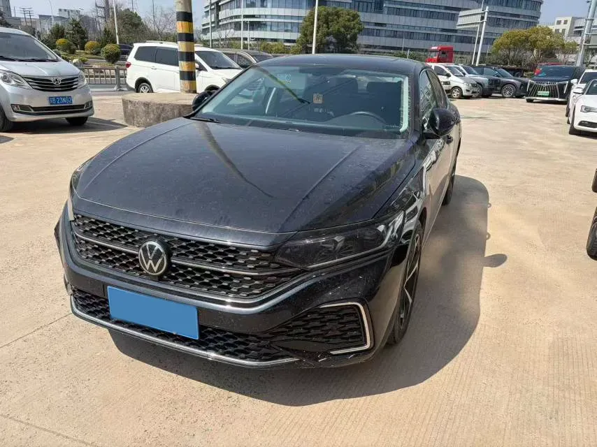 2024 Volkswagen Passat 2.0T 220HP L4 7DCT,autocango,china used car exporter,china ev exporter,chinese used car exporter,chinese used ev exporter