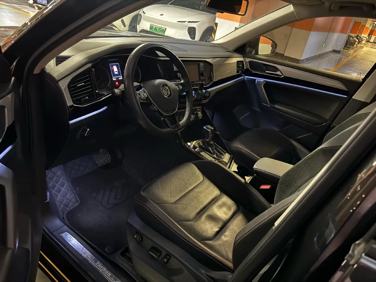 2019 Jeep Cherokee 2.0T 234HP L4 9AT,autocango,china used car exporter,china ev exporter,chinese used car exporter,chinese used ev exporter