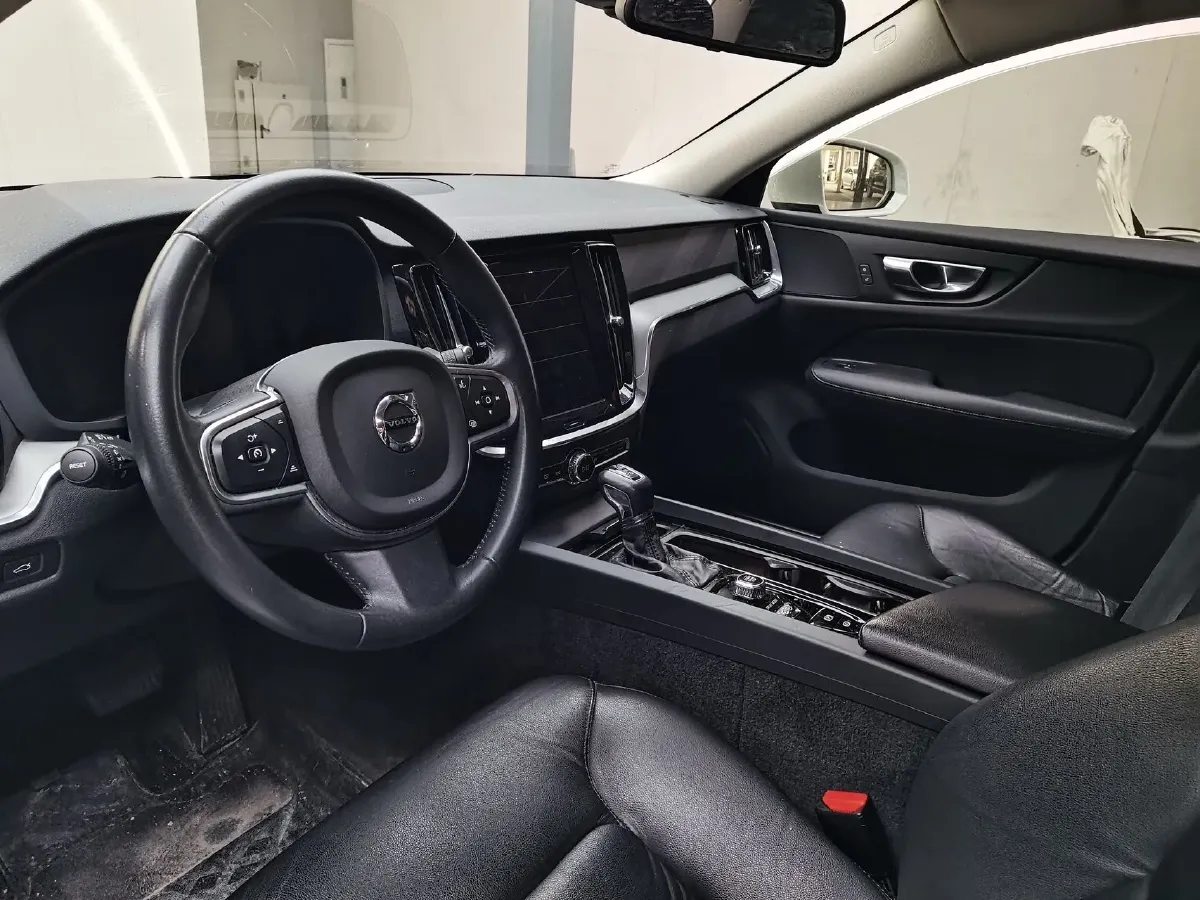 2021 Volvo S60 2.0T 190HP L4 8AT,autocango,china used car exporter,china ev exporter,chinese used car exporter,chinese used ev exporter