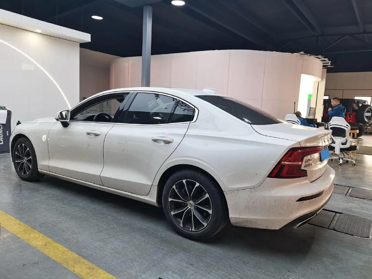 2021 Volvo S60 2.0T 190HP L4 8AT,autocango,china used car exporter,china ev exporter,chinese used car exporter,chinese used ev exporter