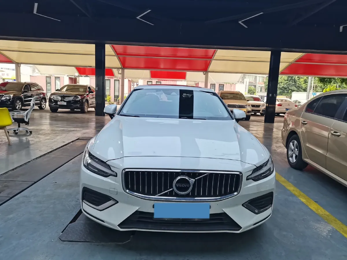 2021 Volvo S60 2.0T 190HP L4 8AT,autocango,china used car exporter,china ev exporter,chinese used car exporter,chinese used ev exporter