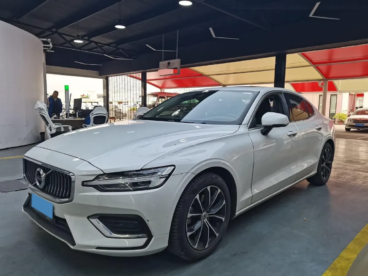 2021 Volvo S60 2.0T 190HP L4 8AT,autocango,china used car exporter,china ev exporter,chinese used car exporter,chinese used ev exporter