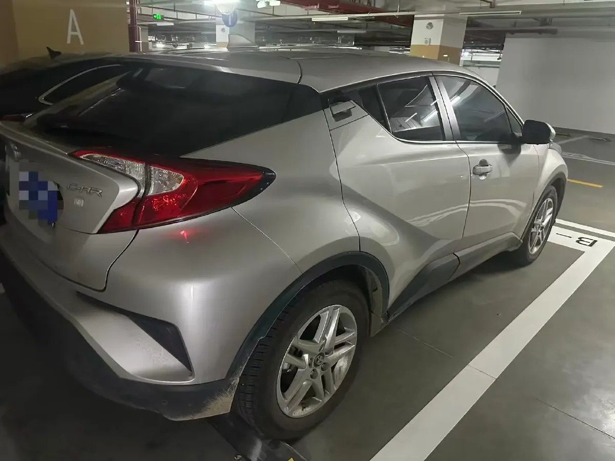 2022 Toyota C-HR 2.0L 171HP L4 CVT,autocango,china used car exporter,china ev exporter,chinese used car exporter,chinese used ev exporter