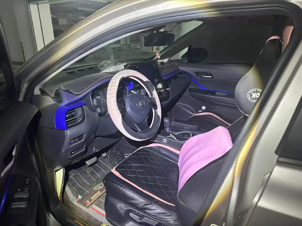 2022 Toyota C-HR 2.0L 171HP L4 CVT,autocango,china used car exporter,china ev exporter,chinese used car exporter,chinese used ev exporter