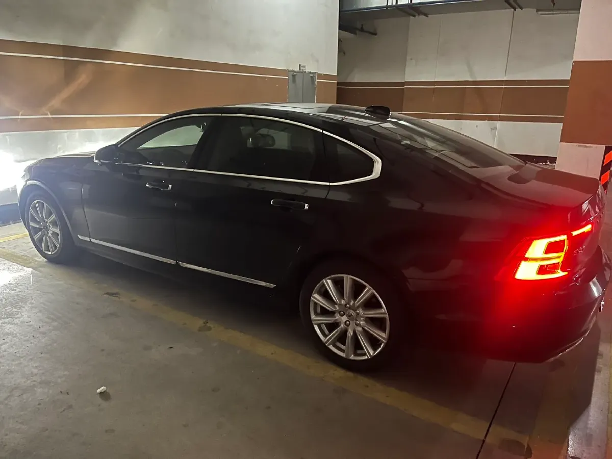 2020 Volvo S90 2.0T 254HP L4 8AT,autocango,china used car exporter,china ev exporter,chinese used car exporter,chinese used ev exporter