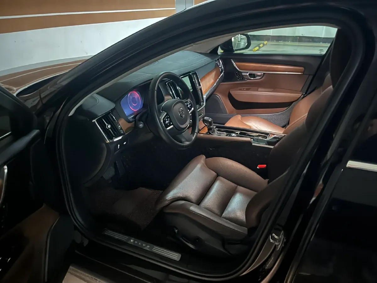 2020 Volvo S90 2.0T 254HP L4 8AT,autocango,china used car exporter,china ev exporter,chinese used car exporter,chinese used ev exporter