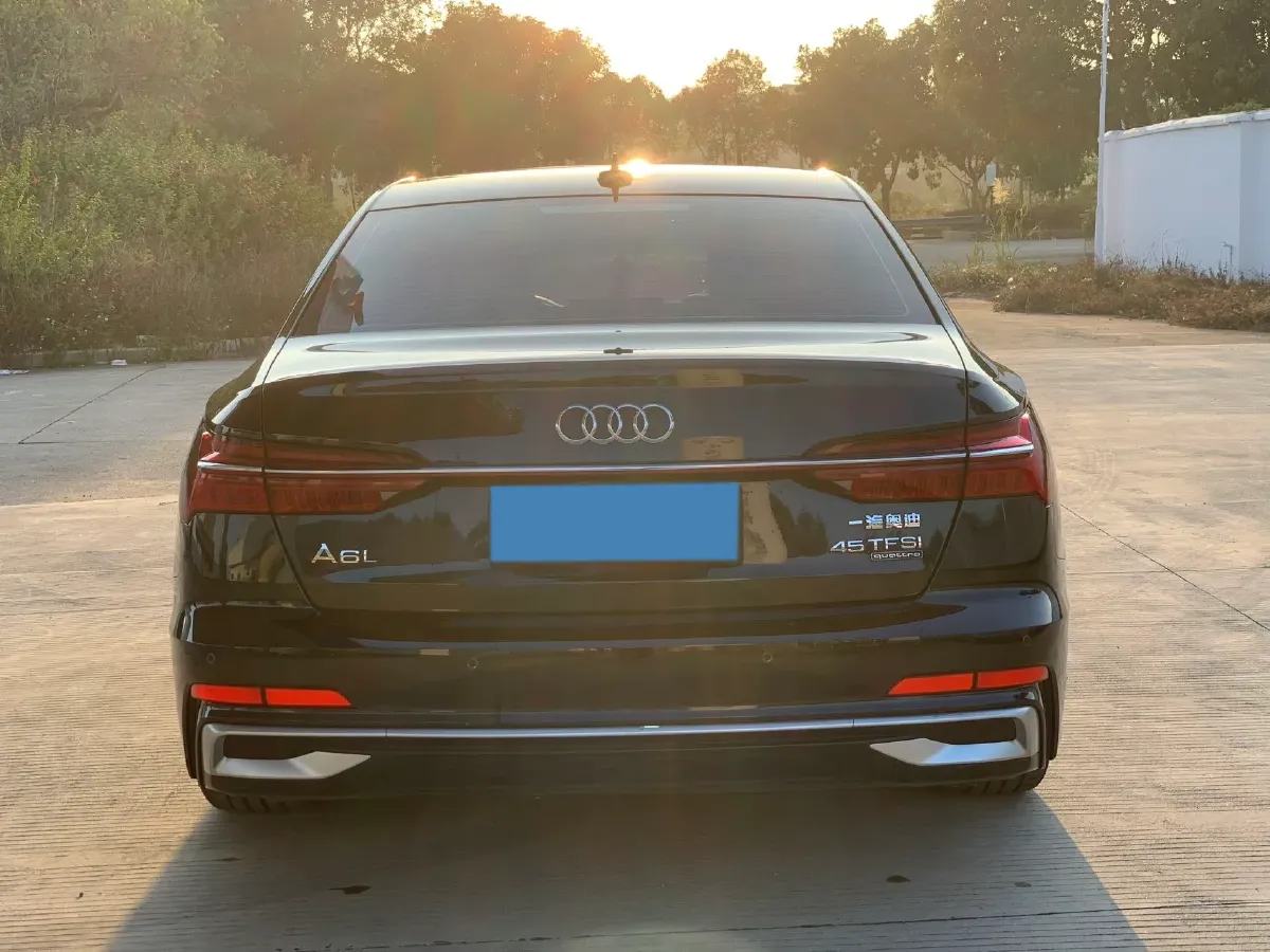 2024 Audi A6L 2.0T 245HP L4 7DCT,autocango,china used car exporter,china ev exporter,chinese used car exporter,chinese used ev exporter