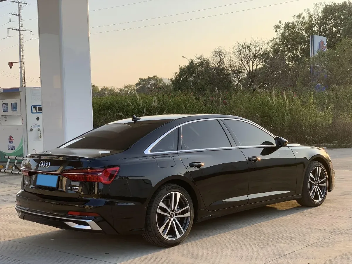 2024 Audi A6L 2.0T 245HP L4 7DCT,autocango,china used car exporter,china ev exporter,chinese used car exporter,chinese used ev exporter