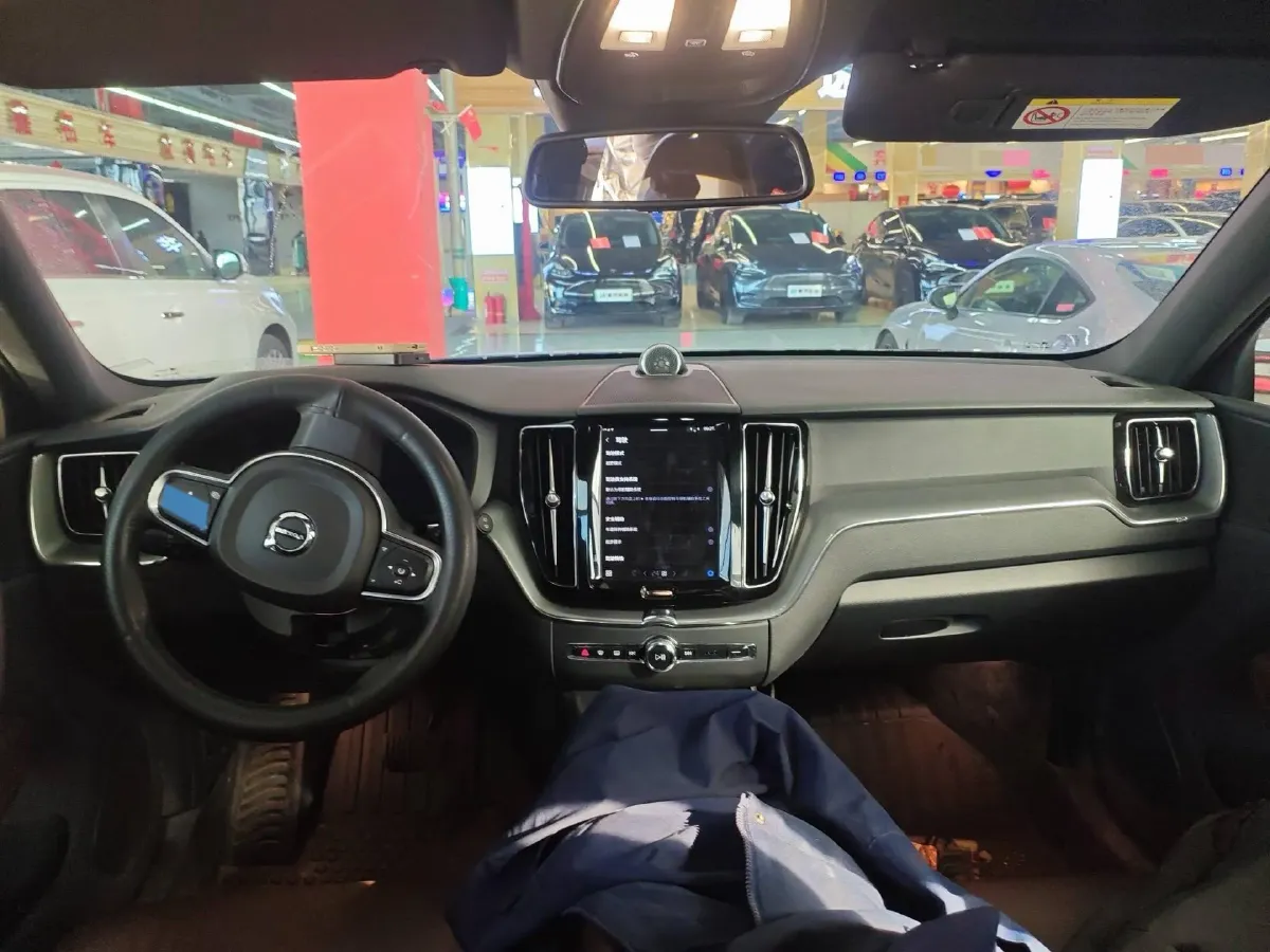 2023 Volvo XC60 2.0T 250HP L4 8AT,autocango,china used car exporter,china ev exporter,chinese used car exporter,chinese used ev exporter