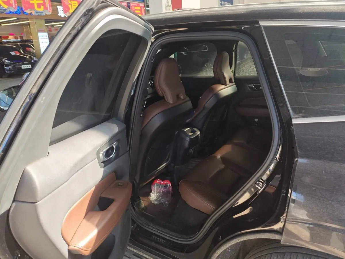 2023 Volvo XC60 2.0T 250HP L4 8AT,autocango,china used car exporter,china ev exporter,chinese used car exporter,chinese used ev exporter