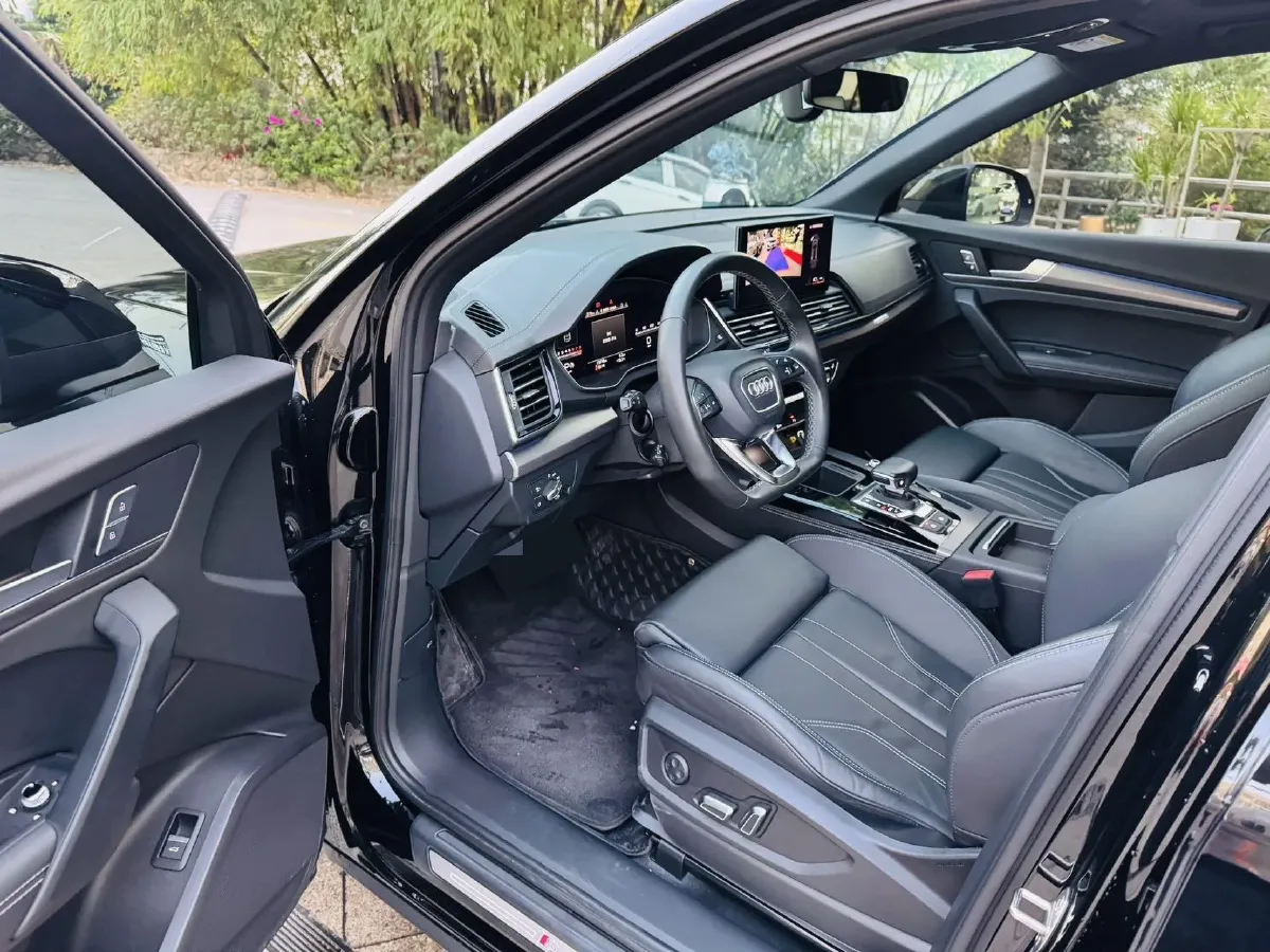 2023 Audi Q5L 2.0T 190HP L4 7DCT,autocango,china used car exporter,china ev exporter,chinese used car exporter,chinese used ev exporter