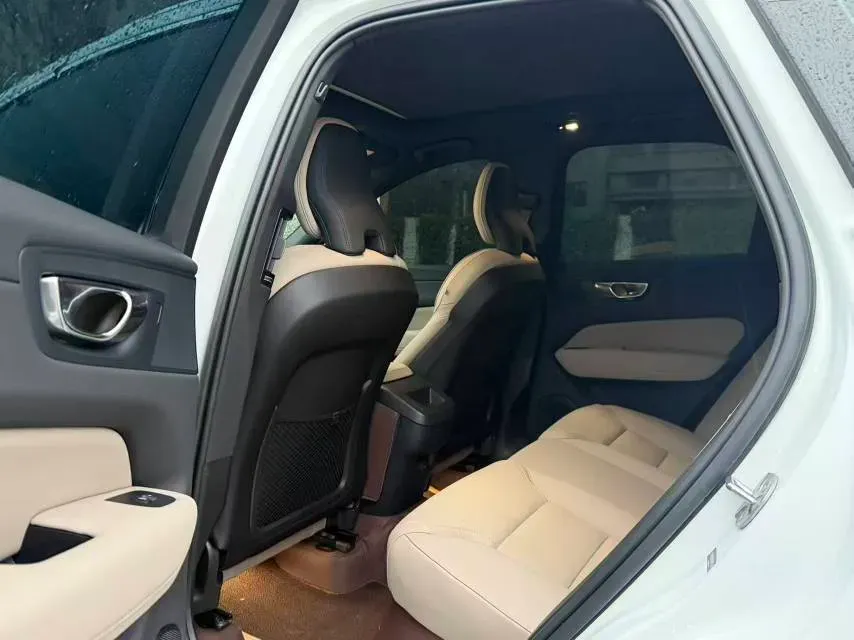 2026 Volvo XC60 2.0T 250HP L4 8AT,autocango,china used car exporter,china ev exporter,chinese used car exporter,chinese used ev exporter