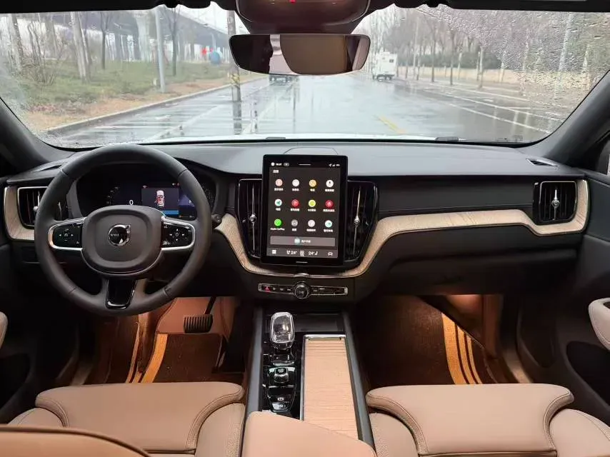 2026 Volvo XC60 2.0T 250HP L4 8AT,autocango,china used car exporter,china ev exporter,chinese used car exporter,chinese used ev exporter