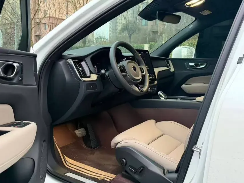 2026 Volvo XC60 2.0T 250HP L4 8AT,autocango,china used car exporter,china ev exporter,chinese used car exporter,chinese used ev exporter