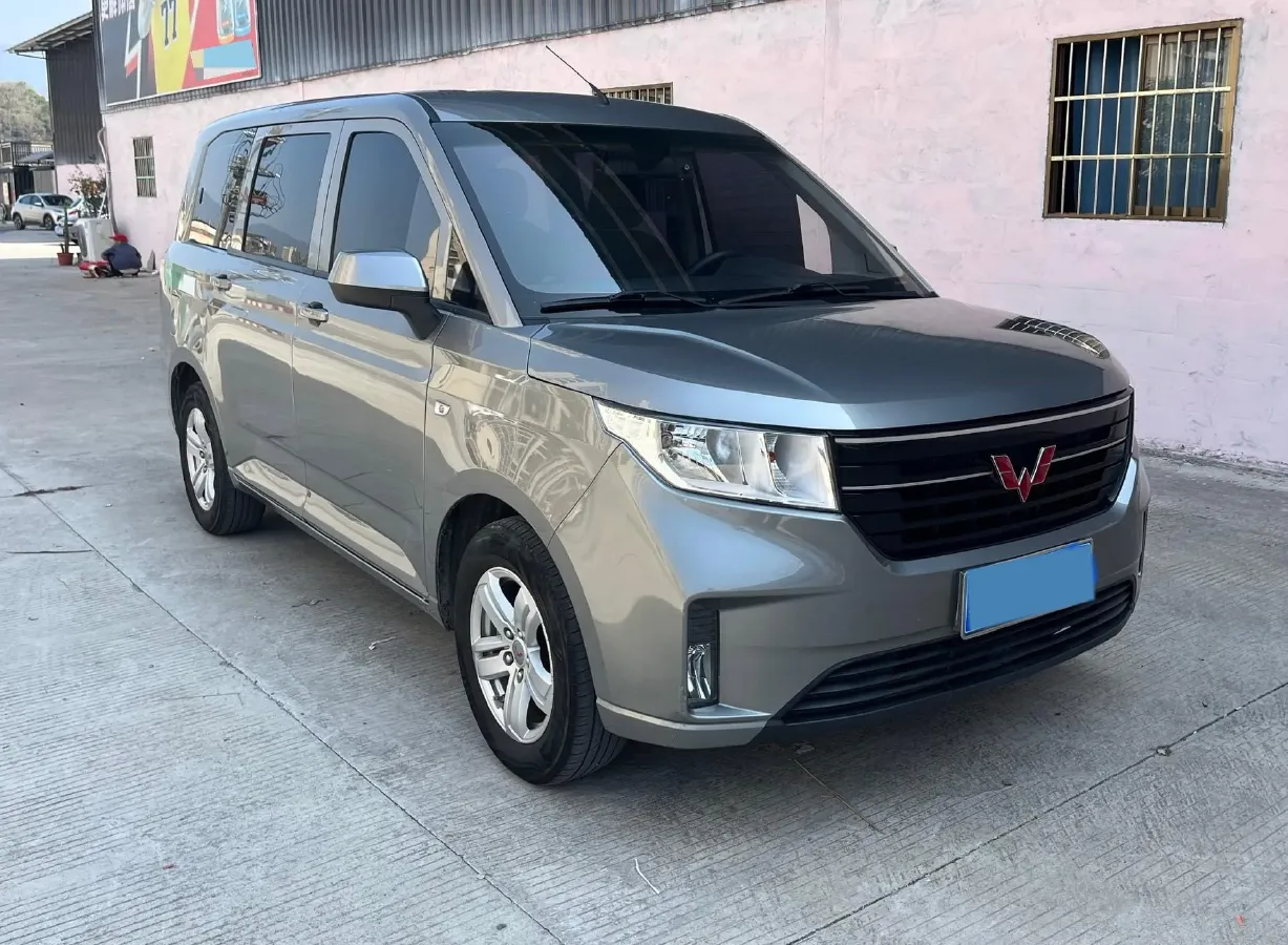 2021 WuLing HongGuang Plus 1.5L 99HP L4 6MT,autocango,china used car exporter,china ev exporter,chinese used car exporter,chinese used ev exporter