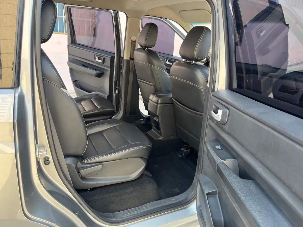 2021 WuLing HongGuang Plus 1.5L 99HP L4 6MT,autocango,china used car exporter,china ev exporter,chinese used car exporter,chinese used ev exporter