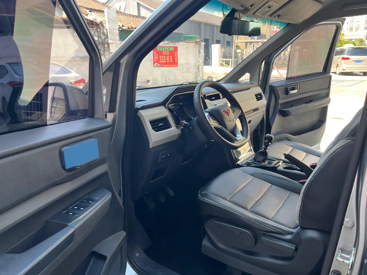 2021 WuLing HongGuang Plus 1.5L 99HP L4 6MT,autocango,china used car exporter,china ev exporter,chinese used car exporter,chinese used ev exporter