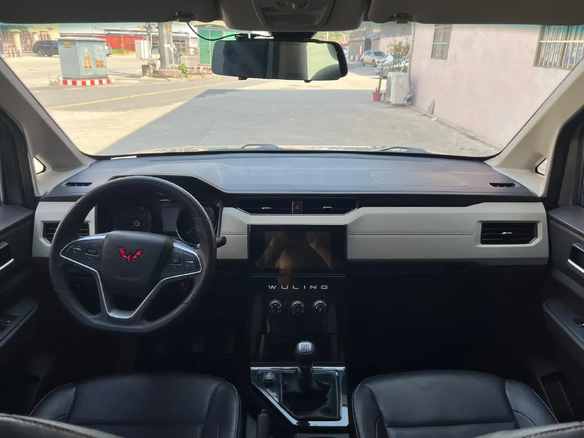 2021 WuLing HongGuang Plus 1.5L 99HP L4 6MT,autocango,china used car exporter,china ev exporter,chinese used car exporter,chinese used ev exporter