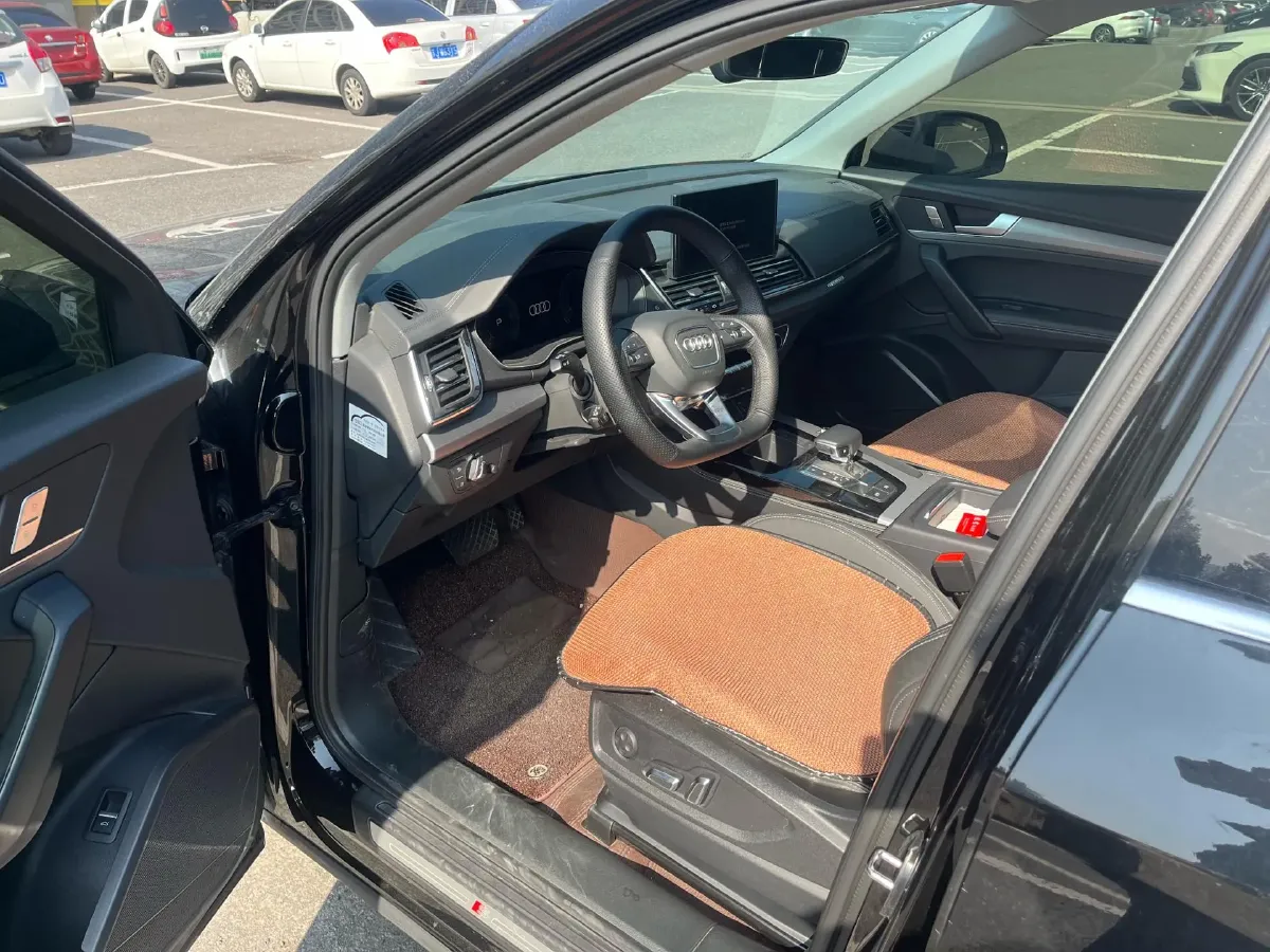 2023 Audi Q5L 2.0T 190HP L4 7DCT,autocango,china used car exporter,china ev exporter,chinese used car exporter,chinese used ev exporter